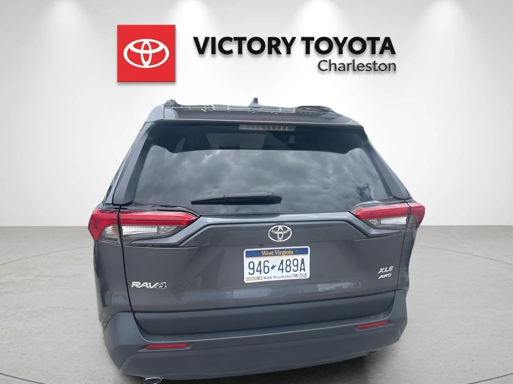 Used 2024 Gray Toyota XLE Premium image 3
