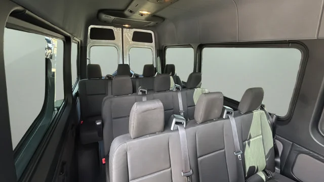 Used 2025  Mercedes-Benz NA image 46