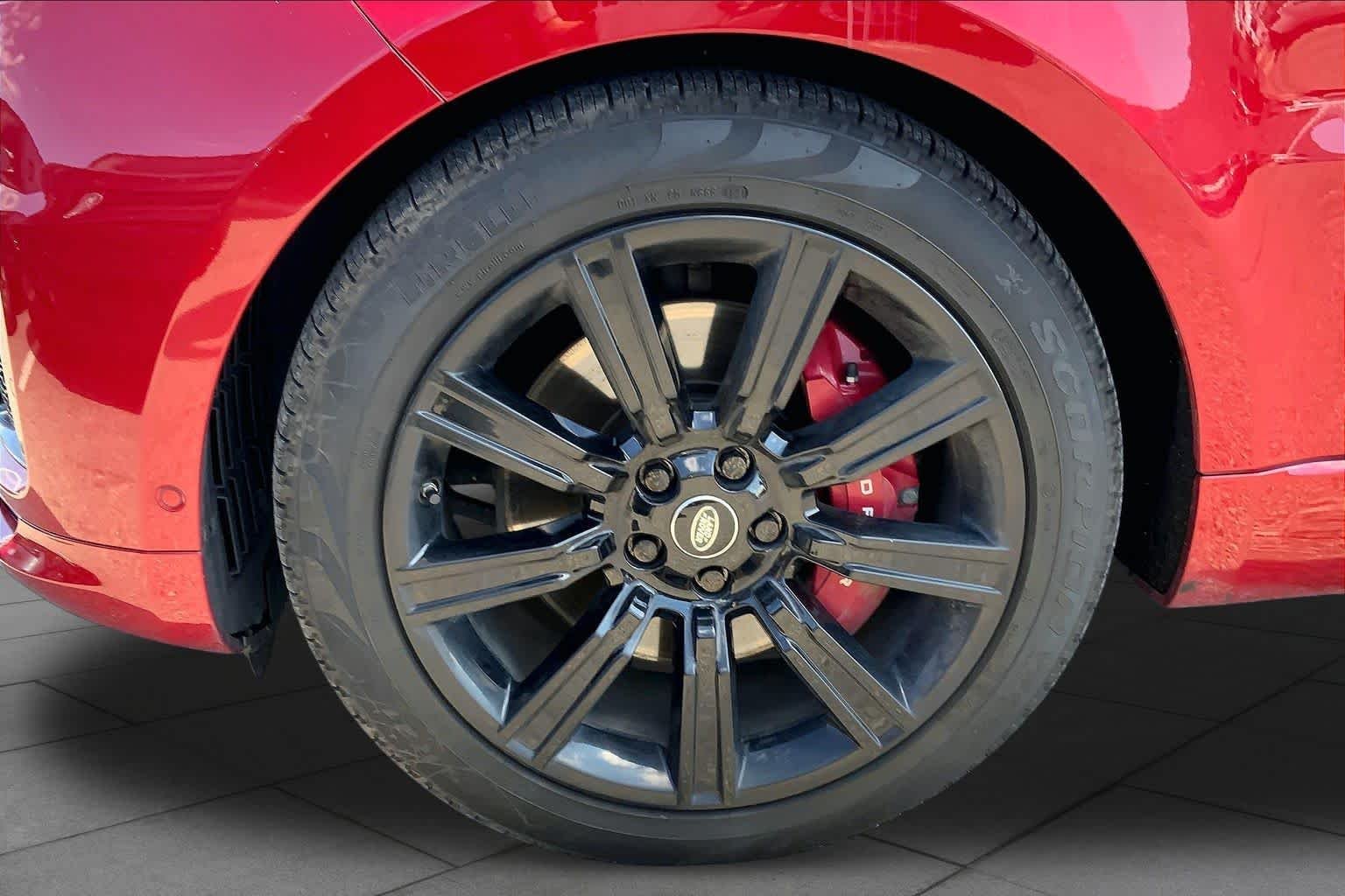 Used 2018 Firenze Red Metallic Land Rover HSE Dynamic image 11