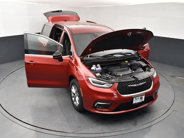 New 2026 Red Hot Pearl-Coat Exterior Paint Chrysler Select image 25