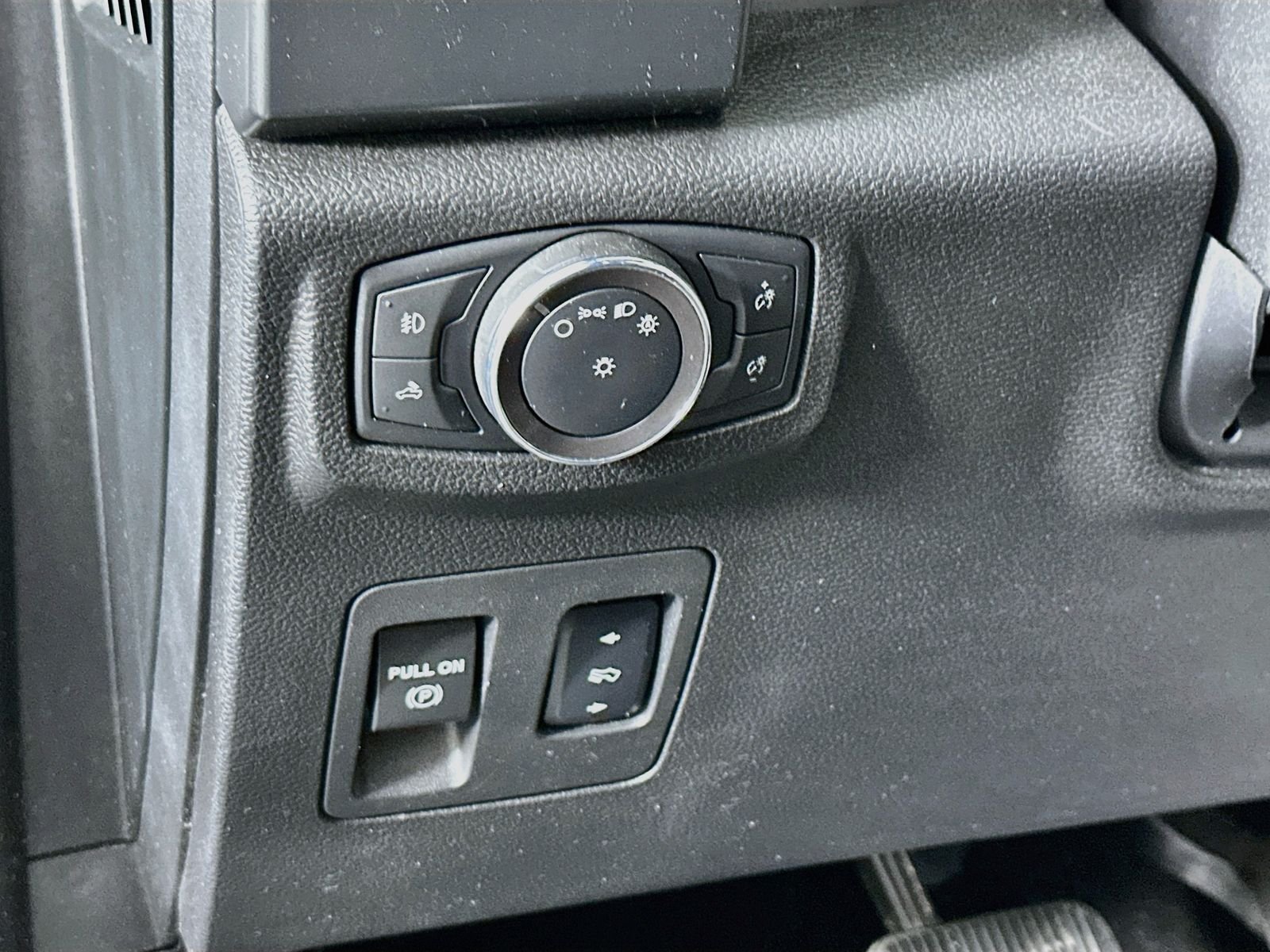 Used 2018 Ingot Silver Ford XLT image 11