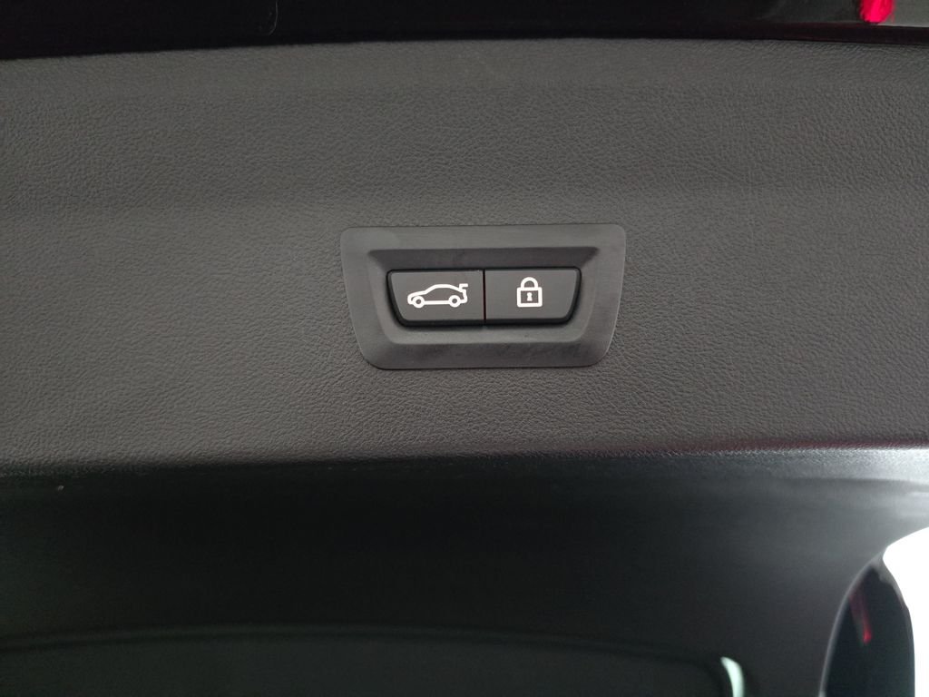 Used 2020 Black Sapphire Metallic BMW  image 16