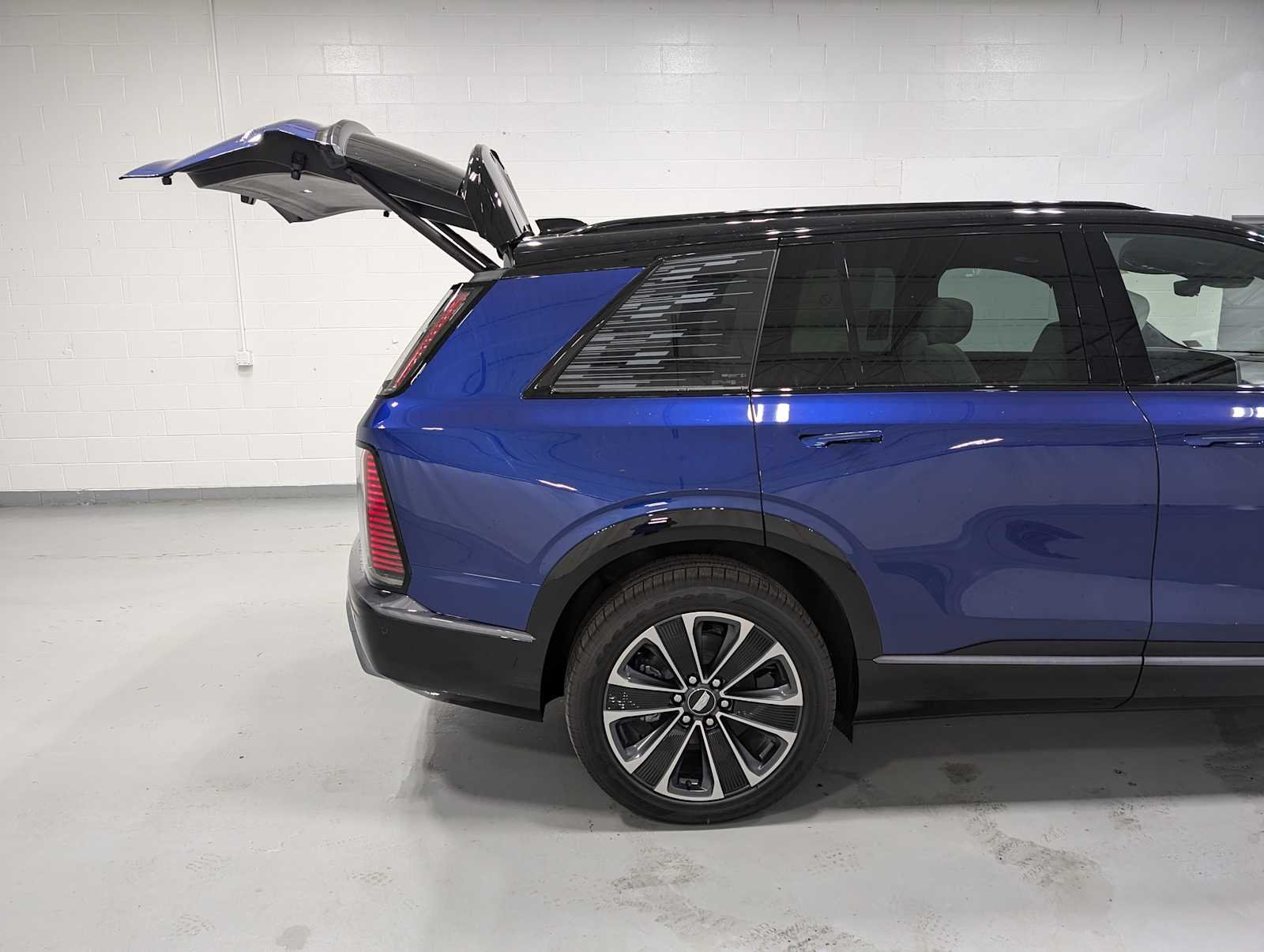 2026 Cadillac VISTIQ Sport - Photo 7