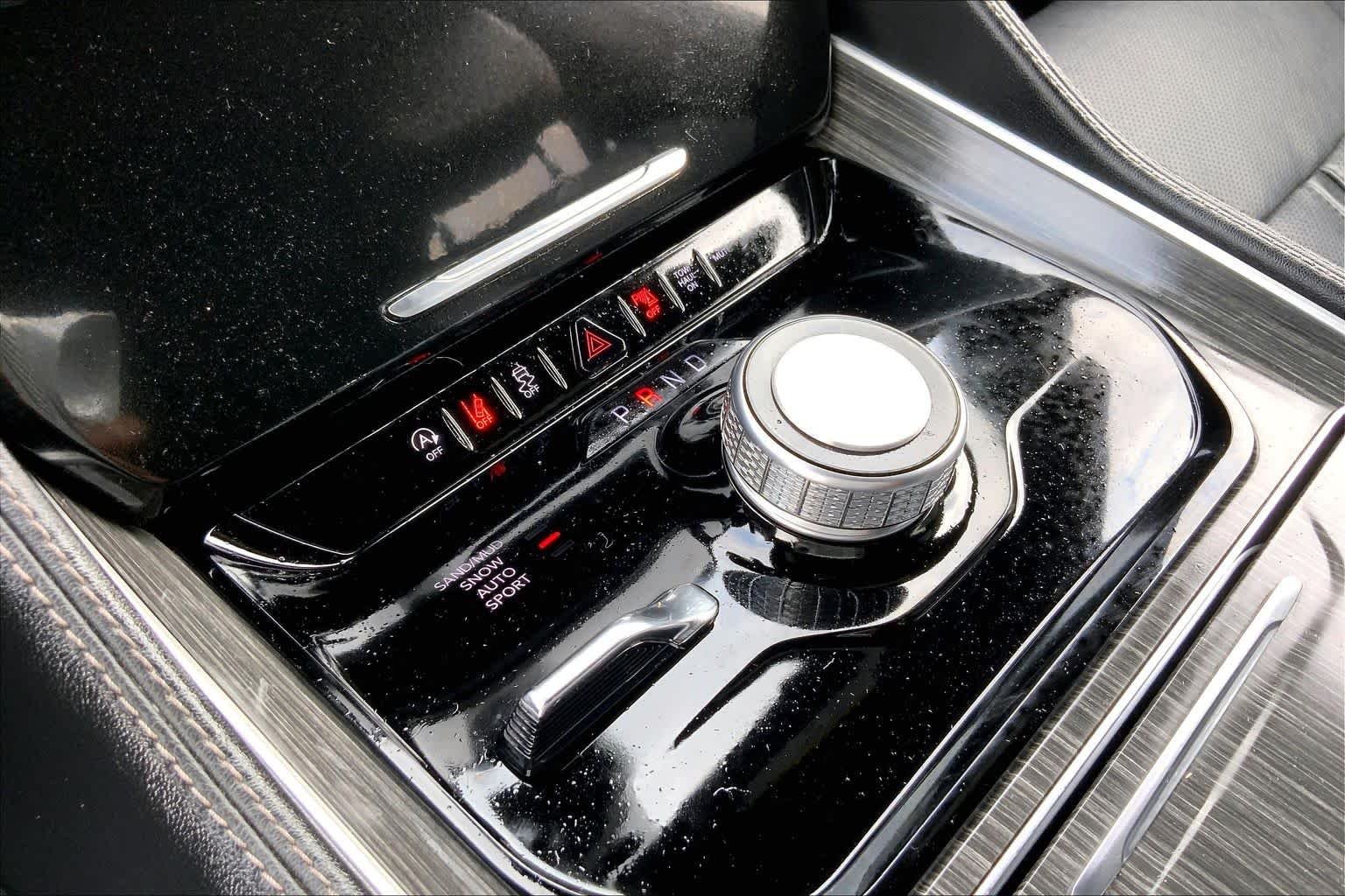 Used 2024 Diamond Black Crystal Pearlcoat Jeep Series II image 34