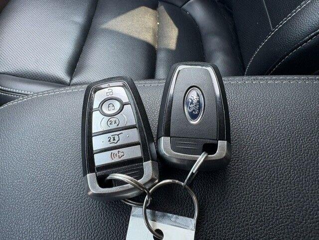 Used 2020 Velocity Blue Ford SEL image 21