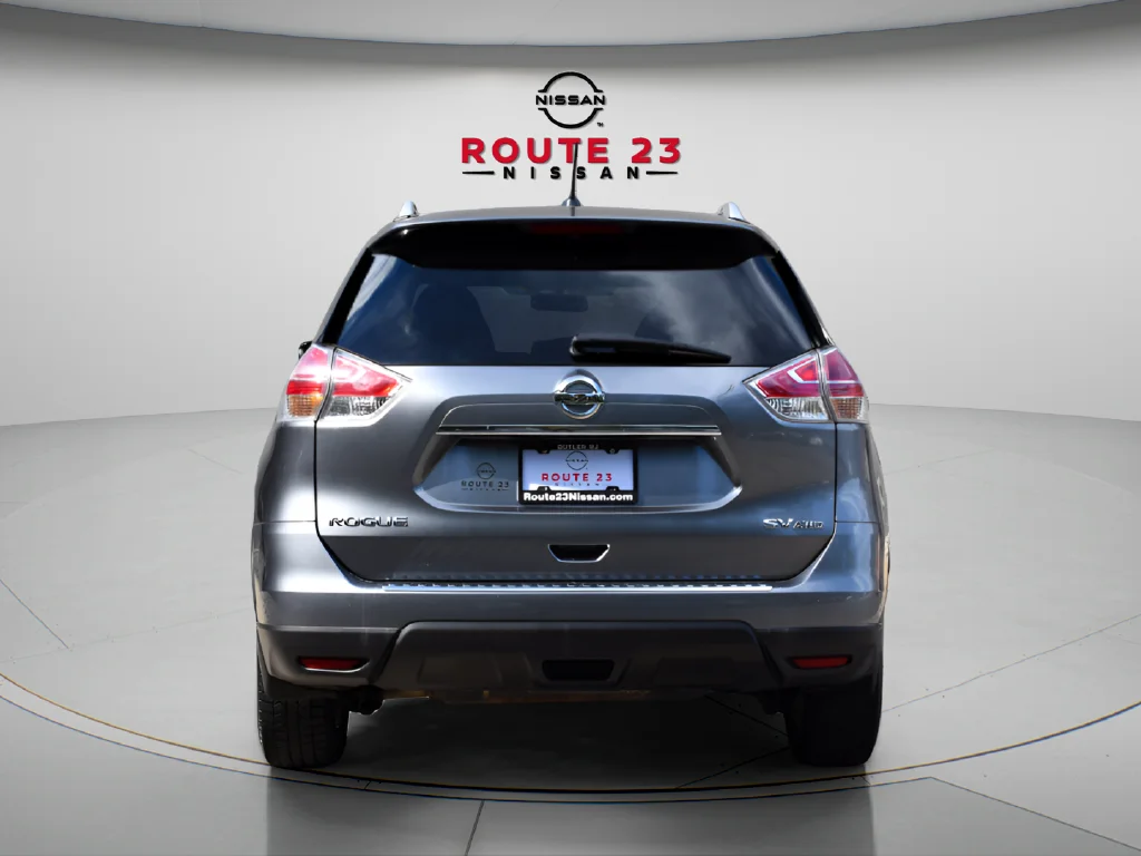 Used 2016 Gray Nissan SV image 7