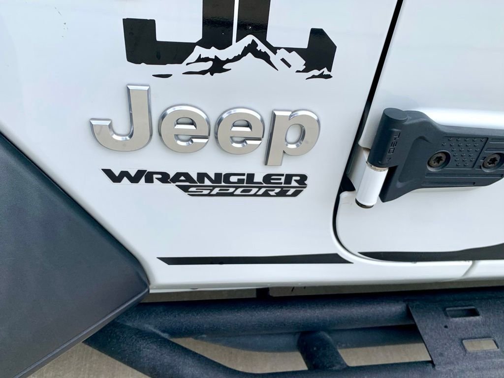 Used 2018 White Jeep Sport image 10