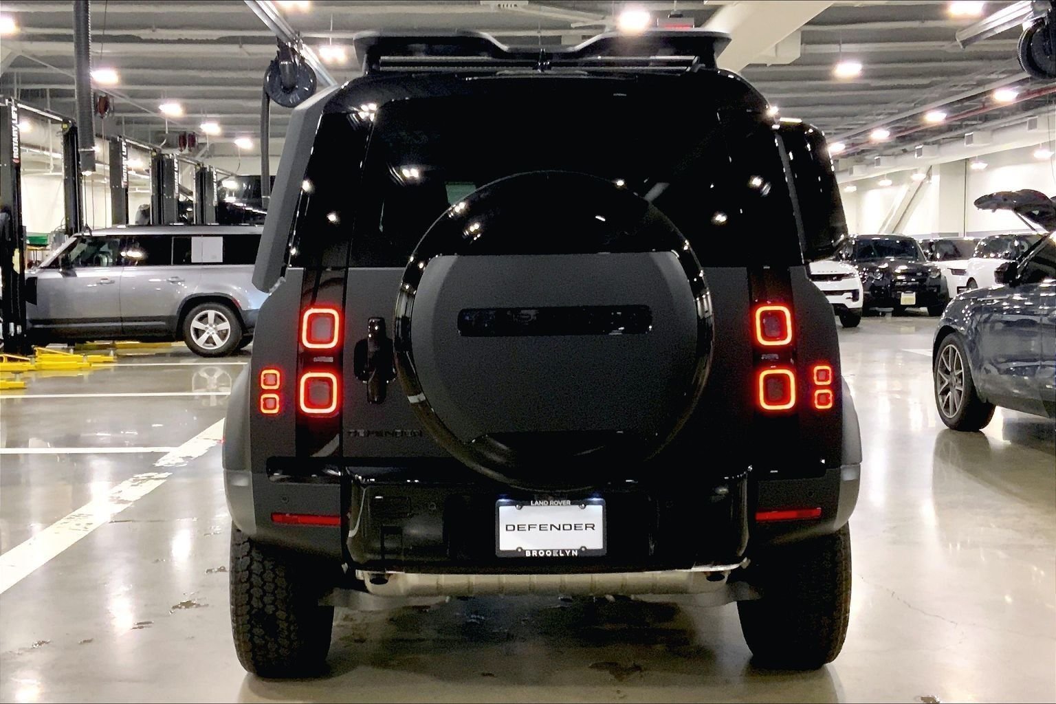 New 2026 Santorini Black LAND ROVER S image 4