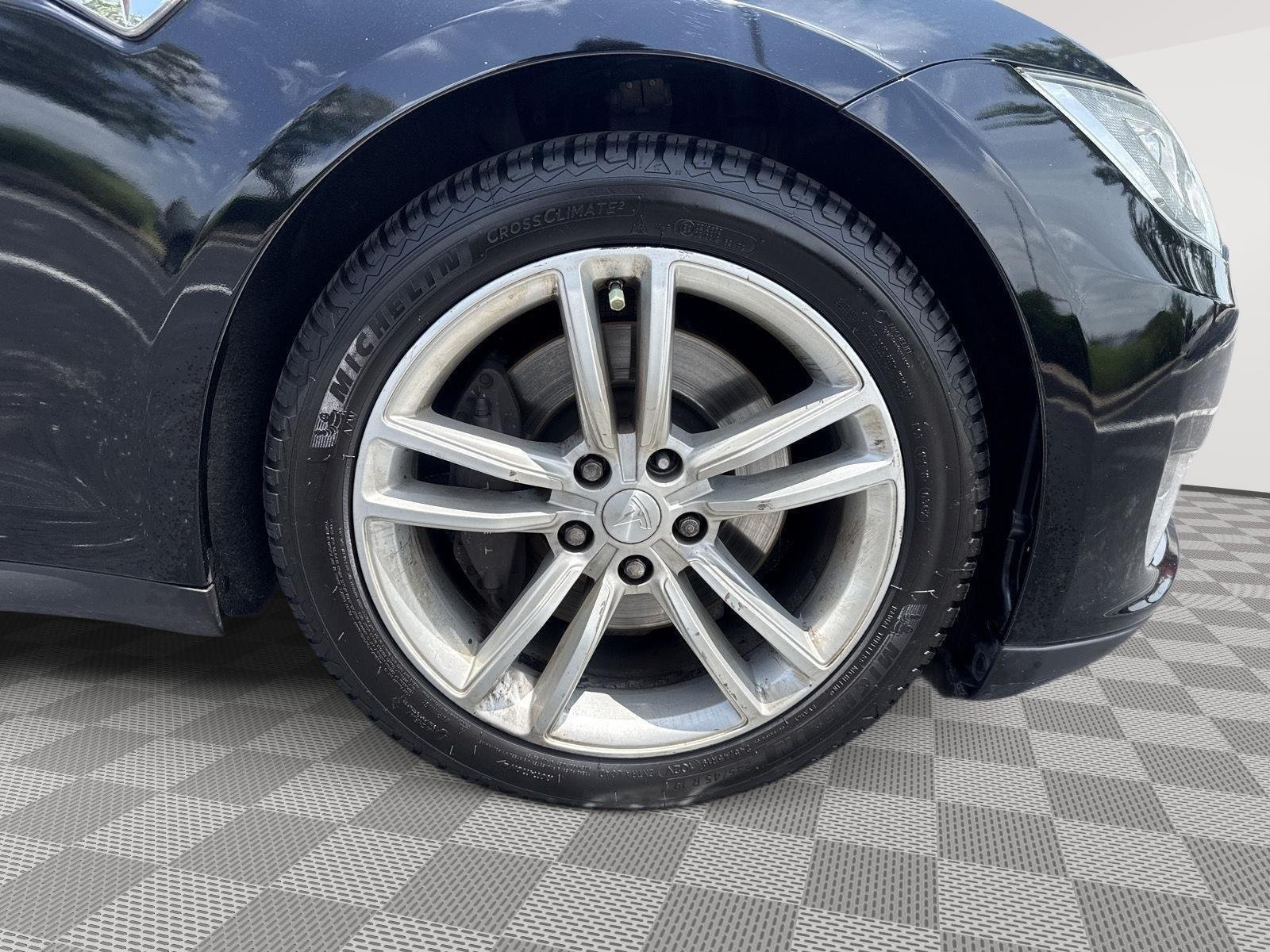 Used 2014 Black Tesla 85 image 12