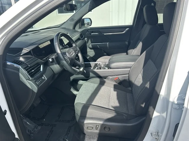 Used 2025 WHITE GMC FWD Elevation image 15