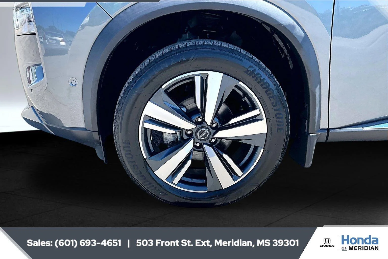 Used 2023 Gun Metallic Nissan SL image 7