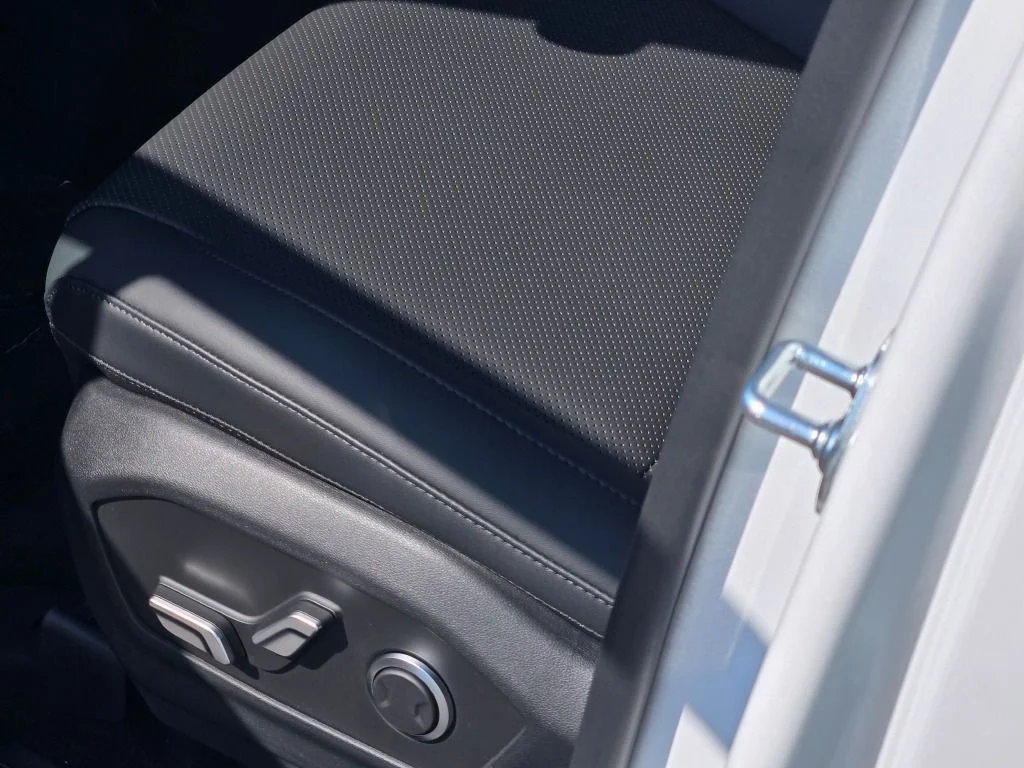 New 2027 White Hyundai SEL image 23