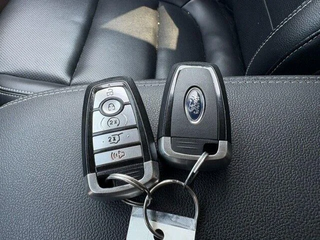 Used 2020 Velocity Blue Ford SEL image 21