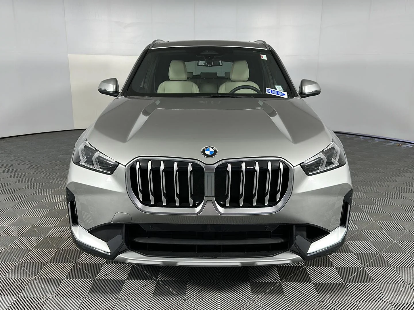 Used 2025 Space Silver Metallic BMW xDrive28i image 13
