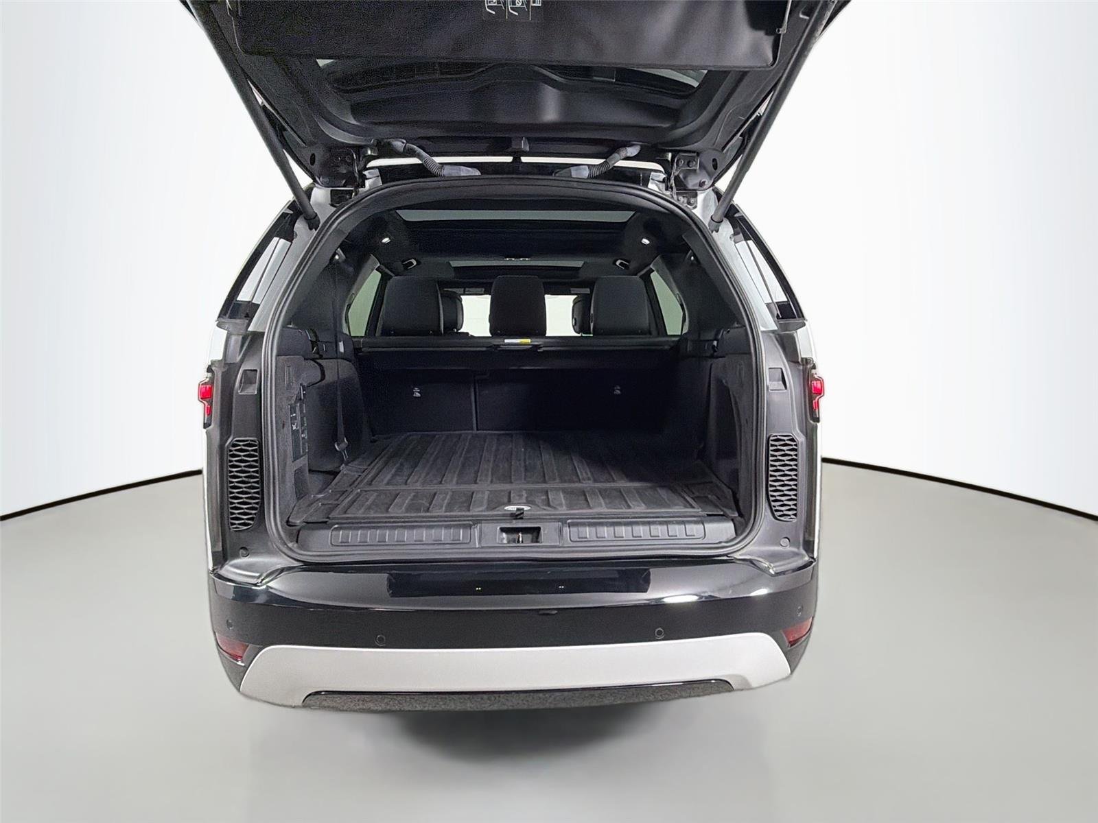 Certified Used 2024 Fuji White Land Rover Dynamic SE image 27