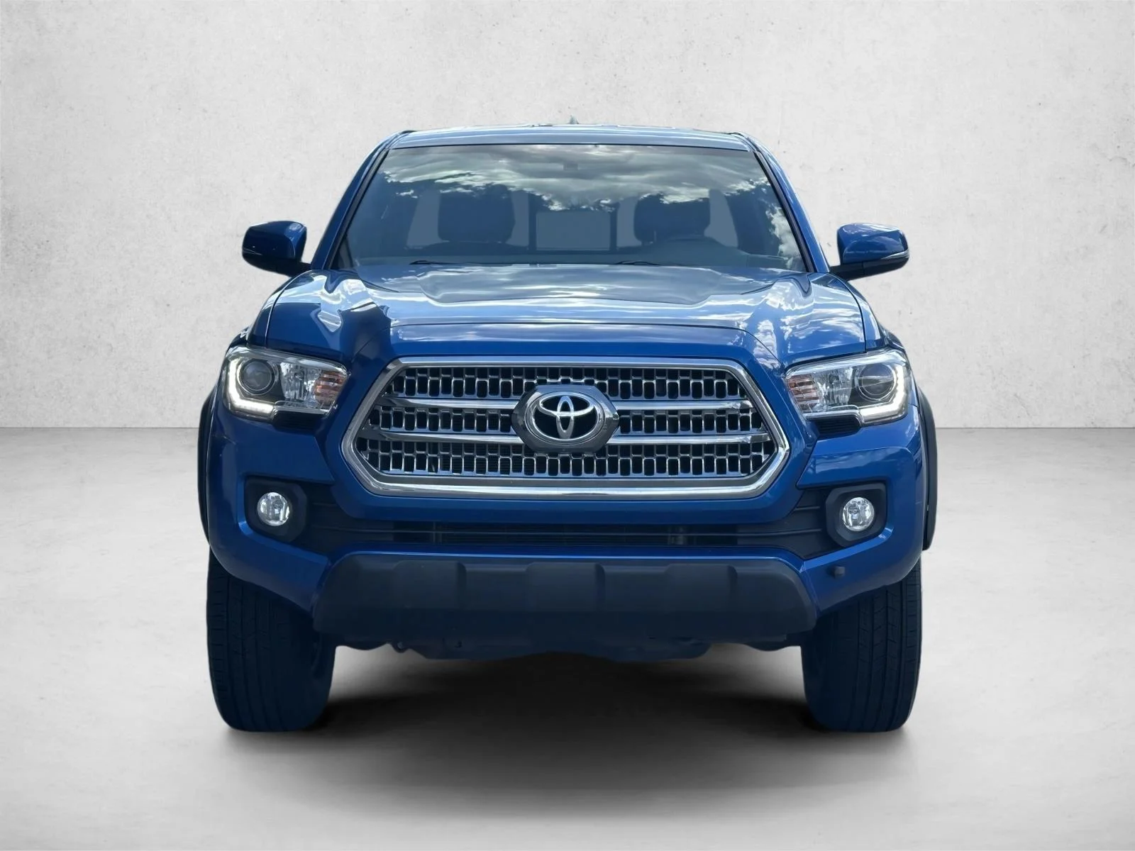 Used 2017 Blue Toyota SR5 image 2