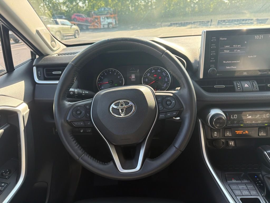 Used 2019 Silver Sky Metallic Toyota XLE Premium image 13