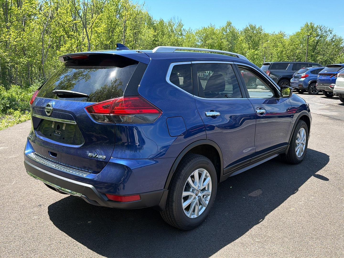Used 2017 Caspian Blue Nissan SV image 7