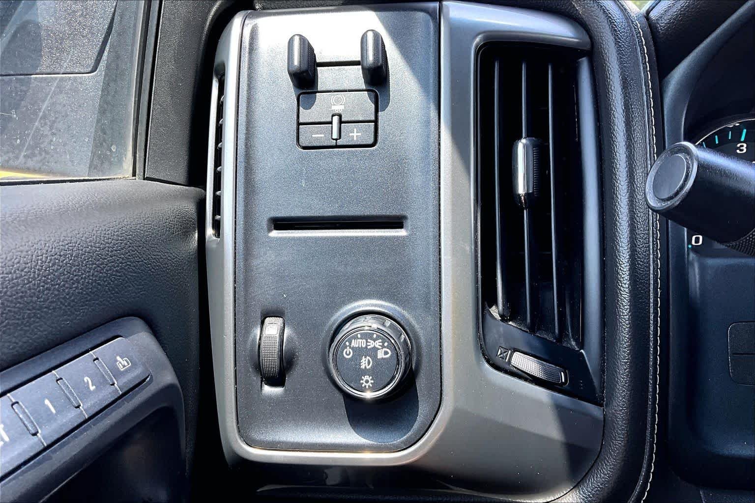 Used 2018 Silver Ice Metallic Chevrolet LTZ image 31