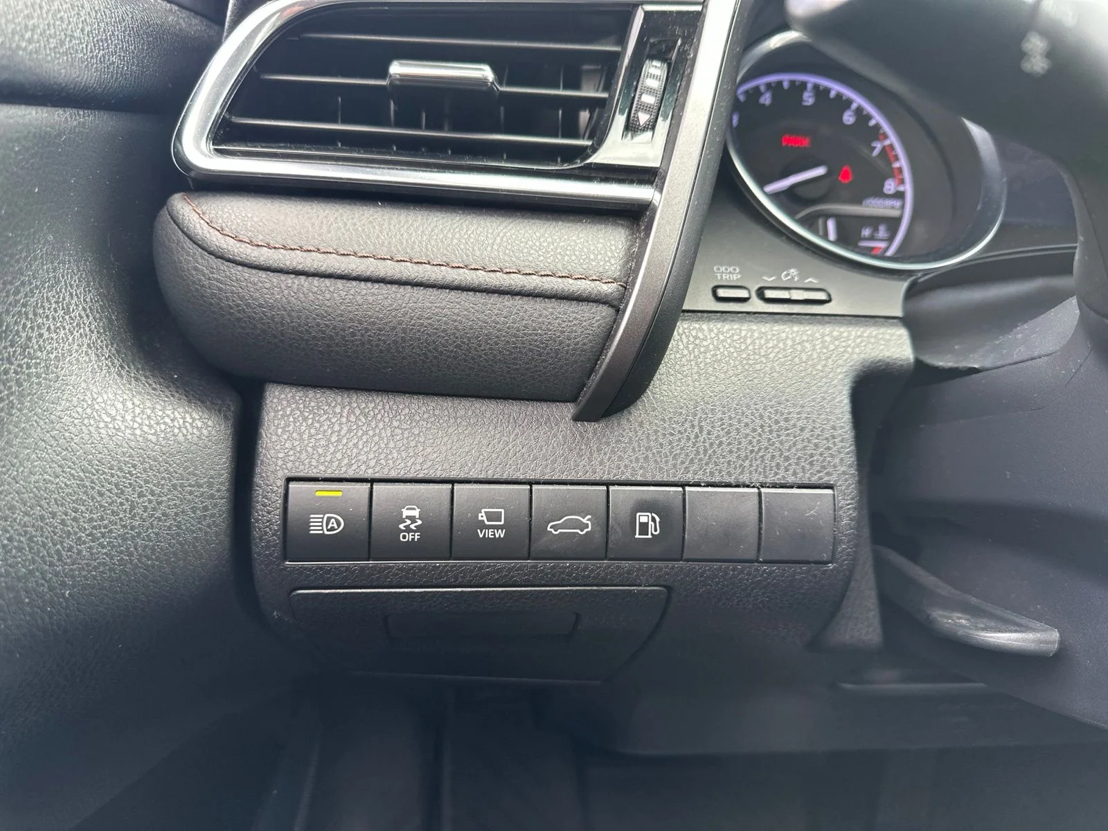 Used 2018 Blue Toyota XLE image 23