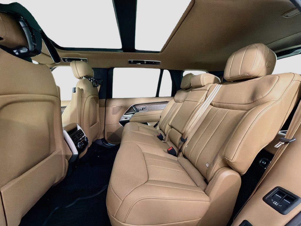 New 2027 Belgravia Green Land Rover SE image 26
