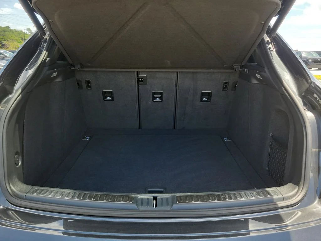 Used 2023 Chalk Porsche T image 7