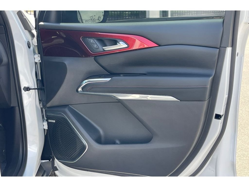 Used 2025 Iridescent Pearl Tricoat Chevrolet AWD Z71 image 21