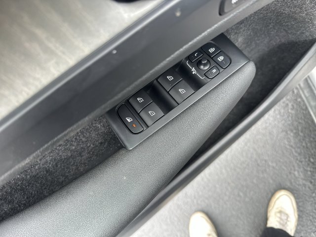 2023 Volvo XC40 Plus - Photo 25