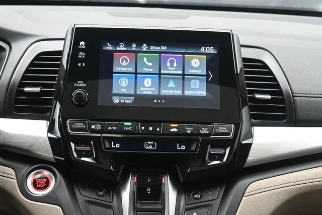 Used 2019 Lunar Silver Metallic Honda EX-L image 24