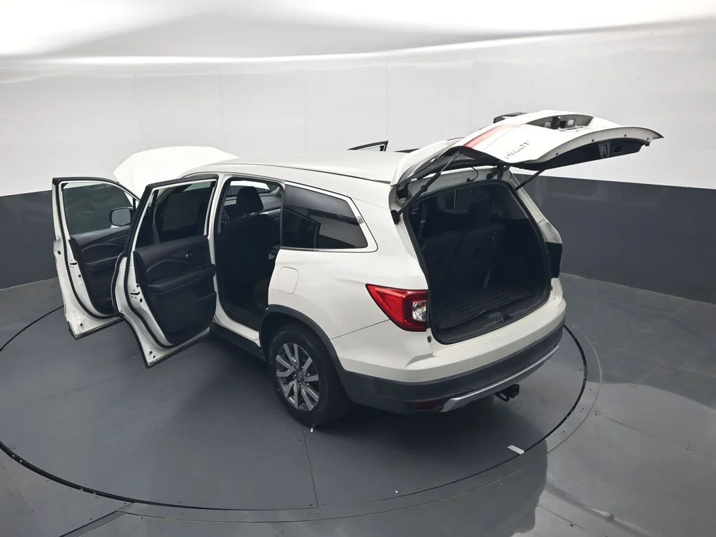 Used 2019 White Diamond Pearl Honda EX image 42