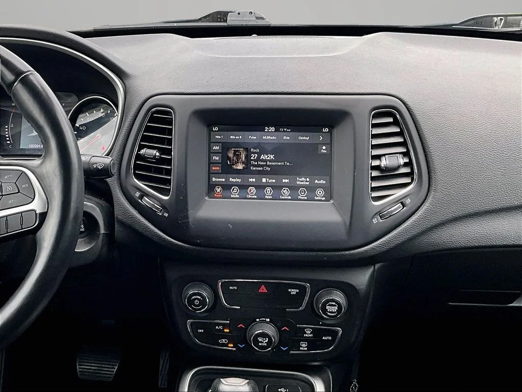 Used 2019 Blue Jeep Latitude image 7