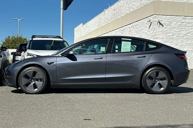 Used 2023  Tesla Base image 7