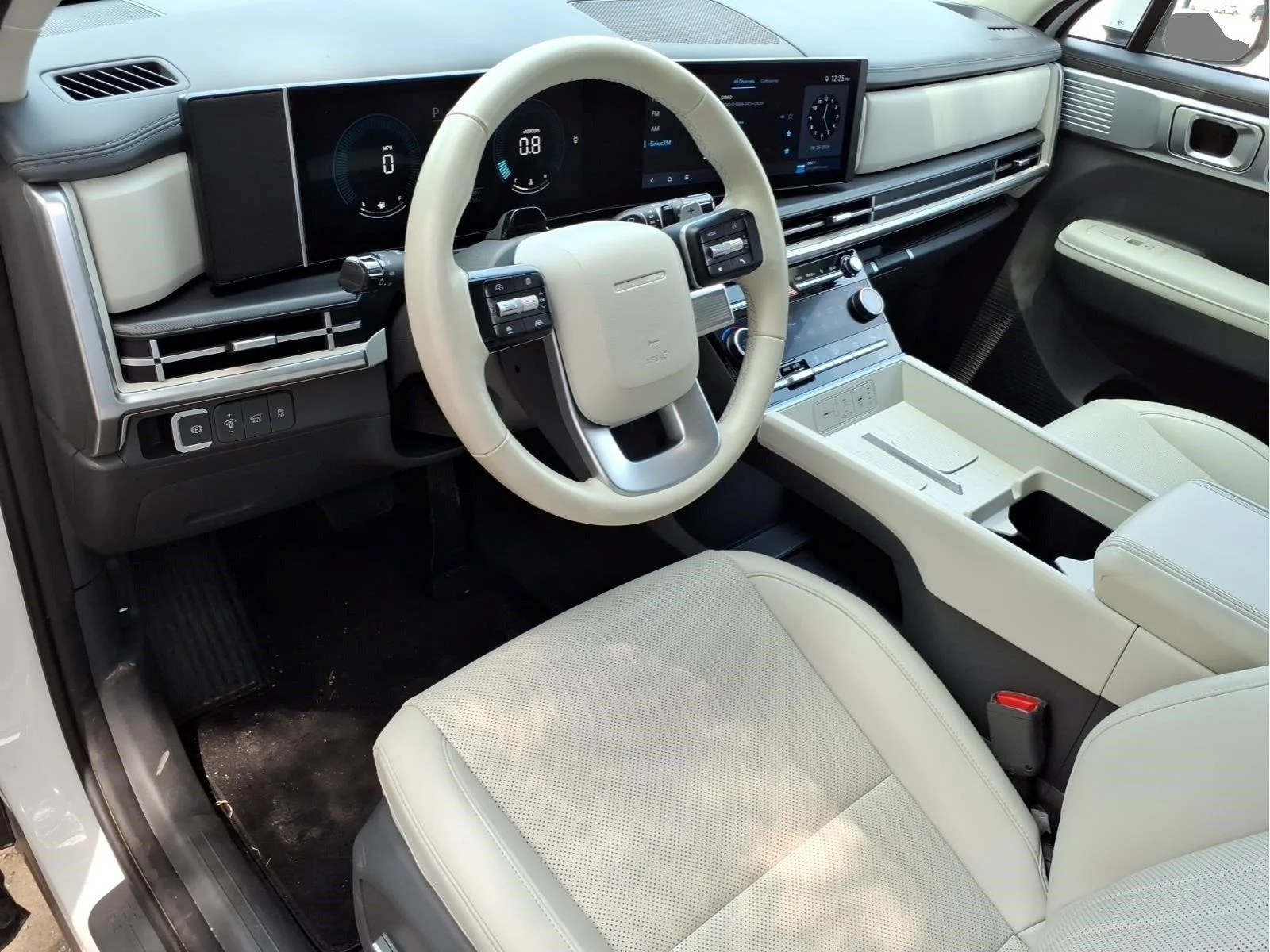 Used 2025  Hyundai SEL image 16