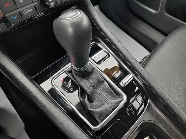 Used 2024  Jeep Latitude image 24