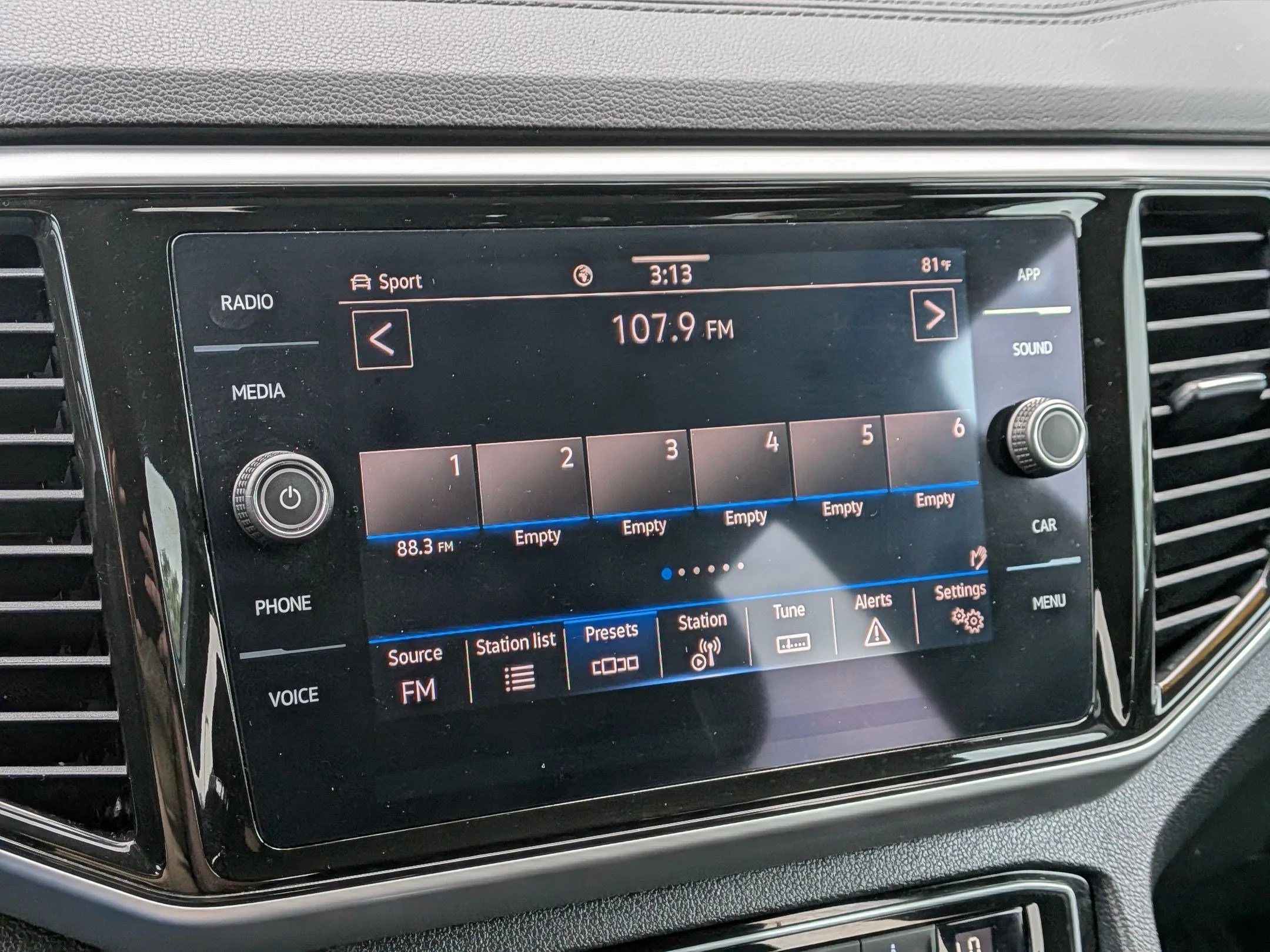 2022 Volkswagen Atlas Cross Sport SE w/Tech - Photo 21