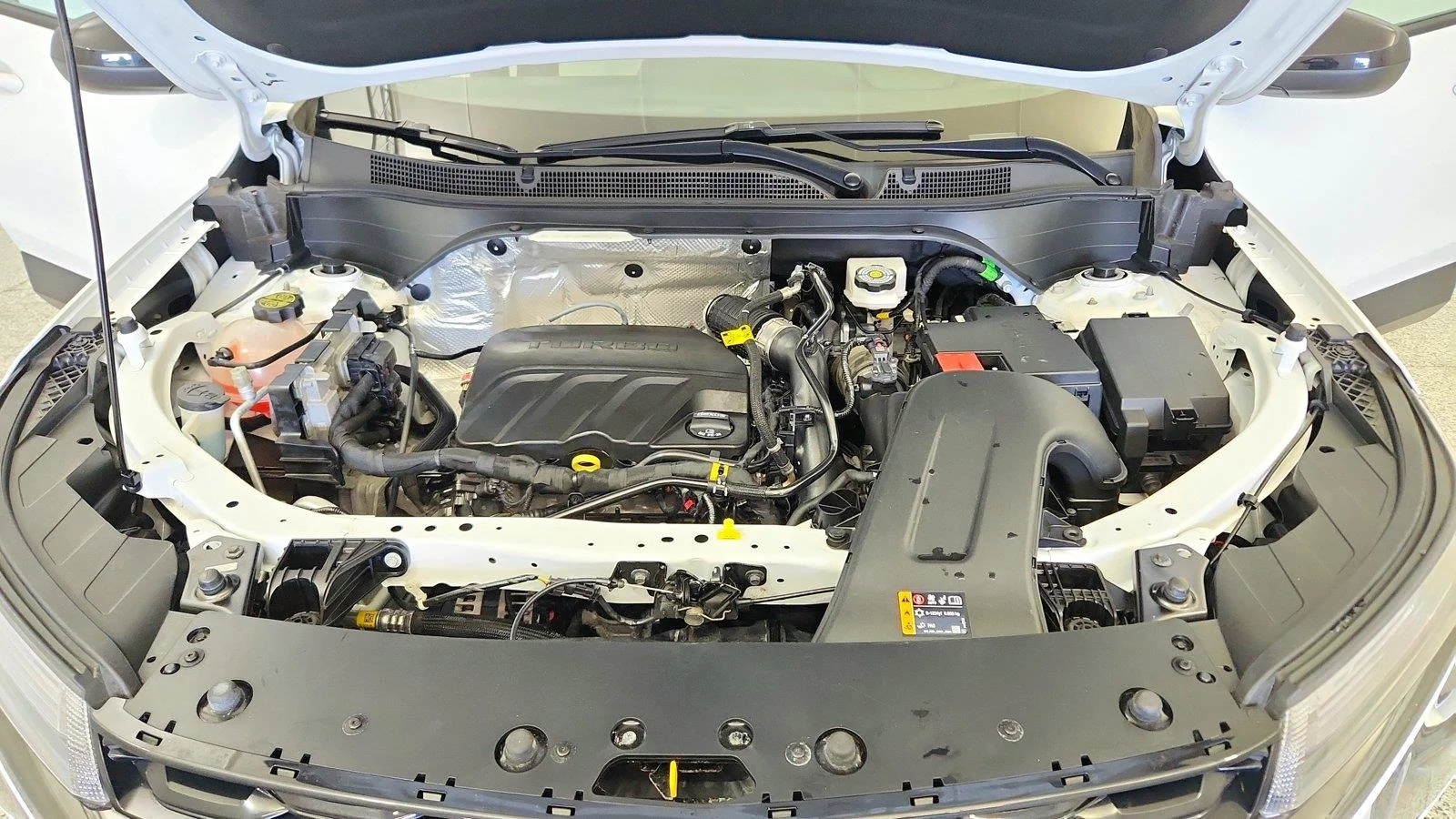 Used 2024 Summit White Chevrolet 1RS image 37