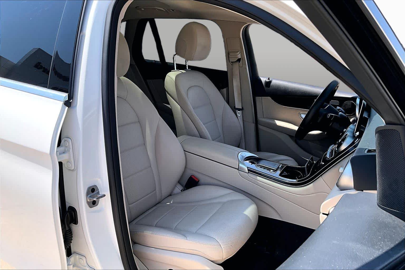Used 2022 Polar White Mercedes-Benz GLC 300 image 9