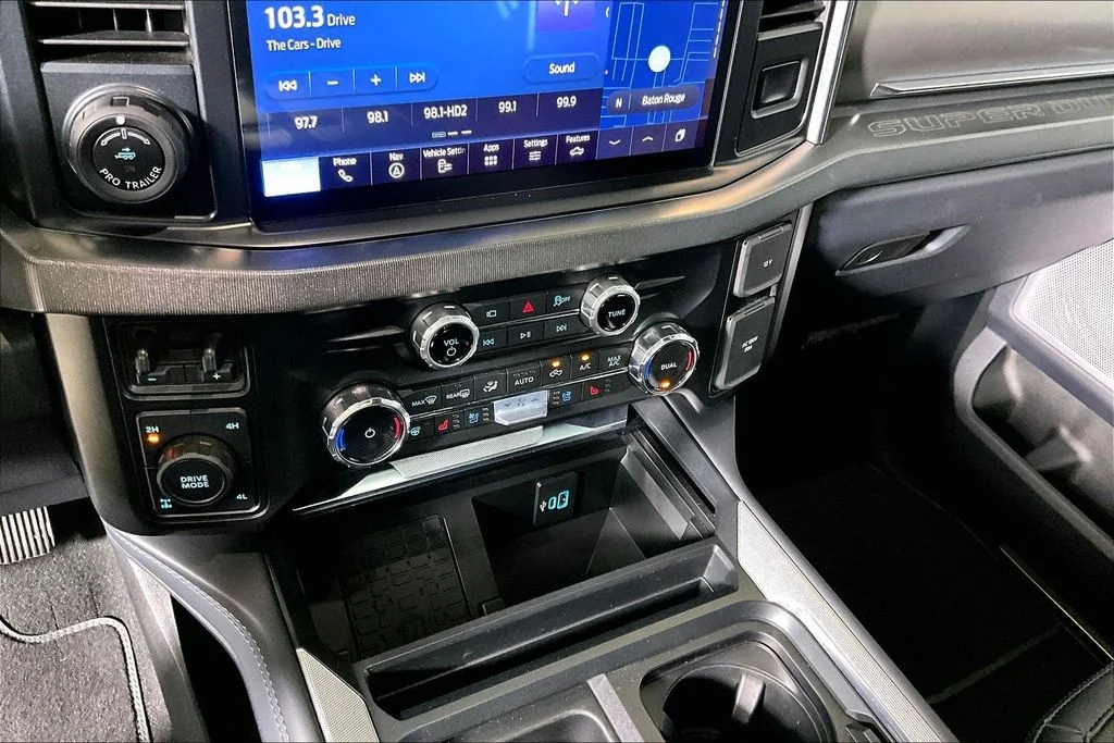 Used 2025 White Metallic Ford Platinum image 25