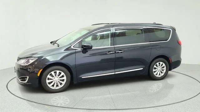 Used 2017 Black Chrysler Touring L image 6