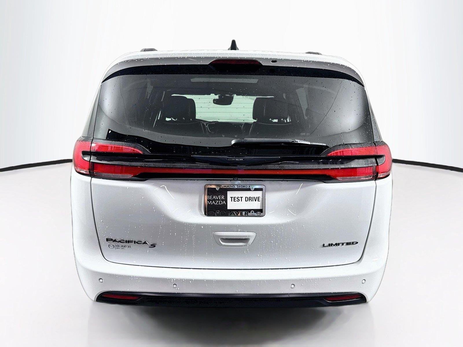 Used 2025 Bright White Clearcoat Chrysler Limited image 12