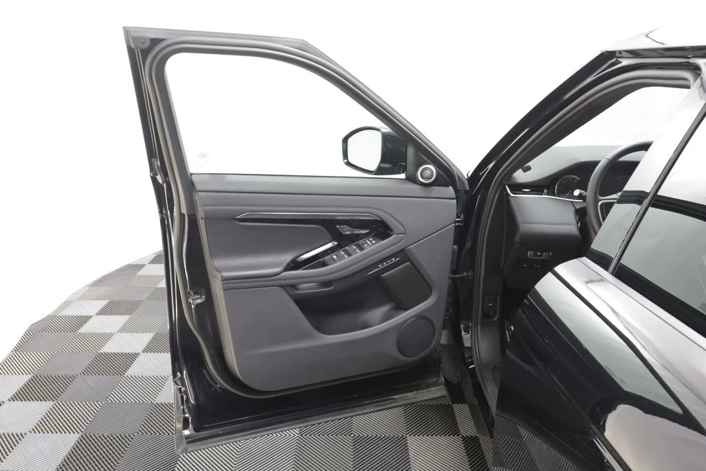 Used 2023 Black Land Rover SE image 5