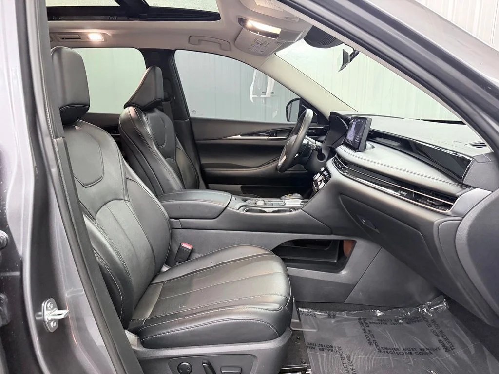 Certified Used 2023 Gray INFINITI PURE image 38