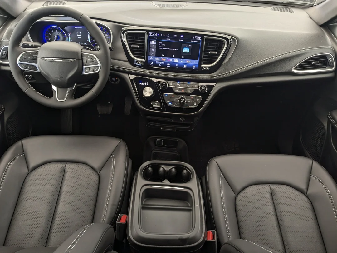 New 2027 White Chrysler Select - - FWD - Stow n Go Seating - Remote Start - Adaptive Cruise w/Stop&Go & More! image 25