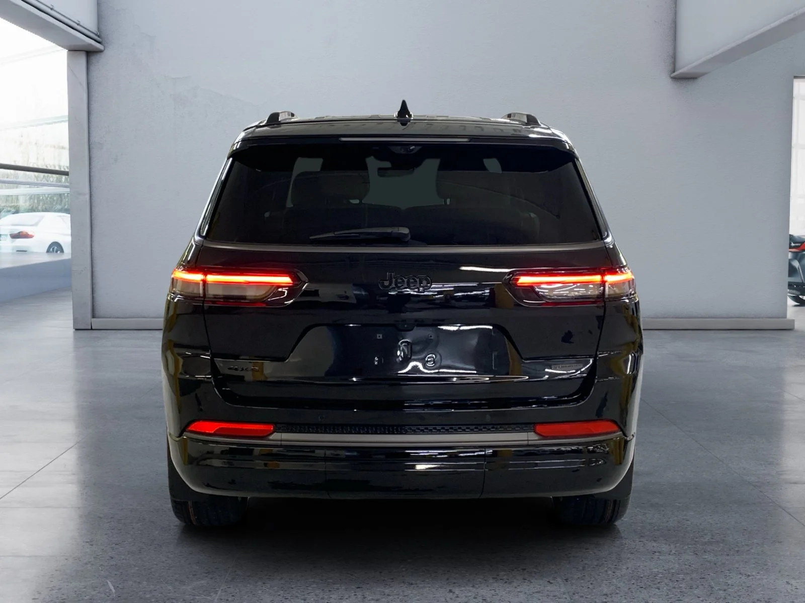 New 2026 Diamond Black Crystal Pearl Jeep Summit image 4