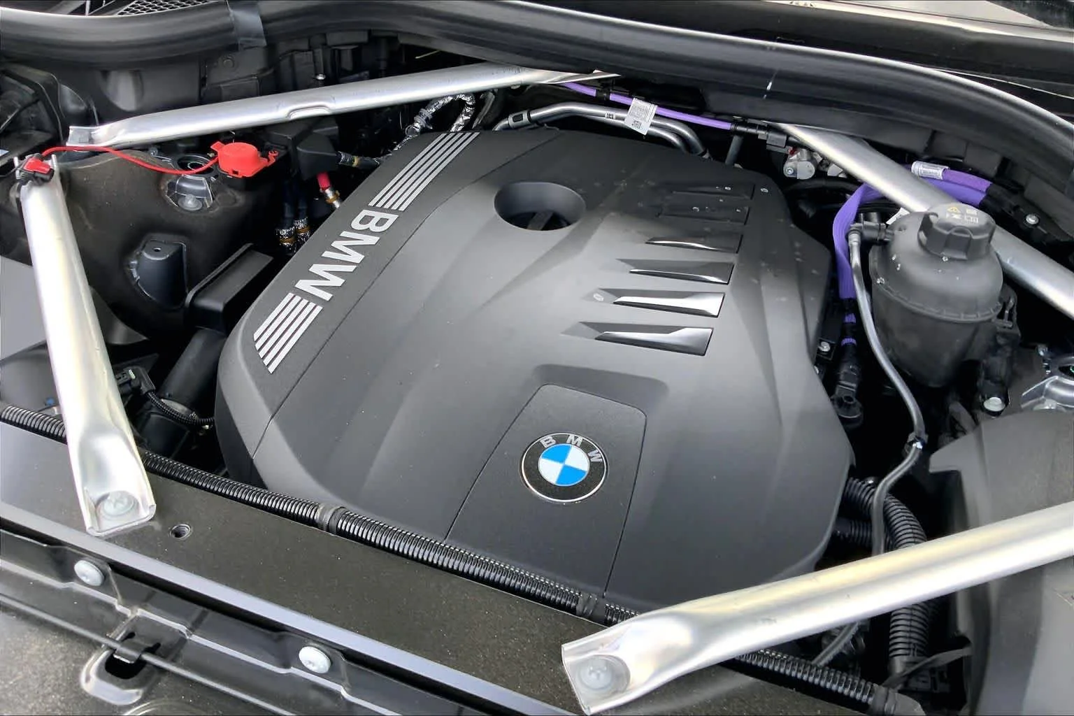 Used 2026 Skyscraper Grey Metallic BMW xDrive40i image 46