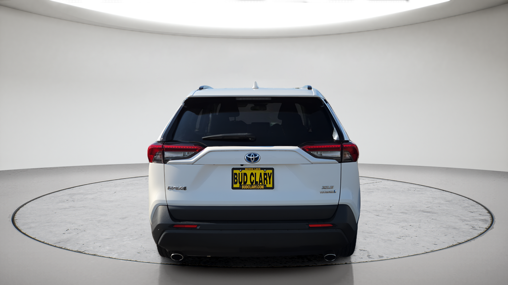 Used 2021 White Toyota XLE image 16