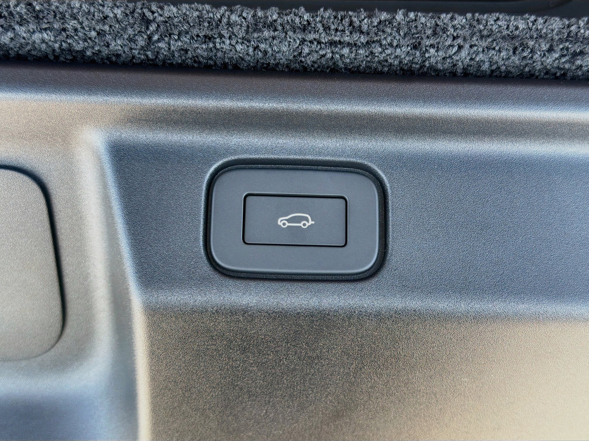 New 2026 Fuji White Land Rover SE image 46