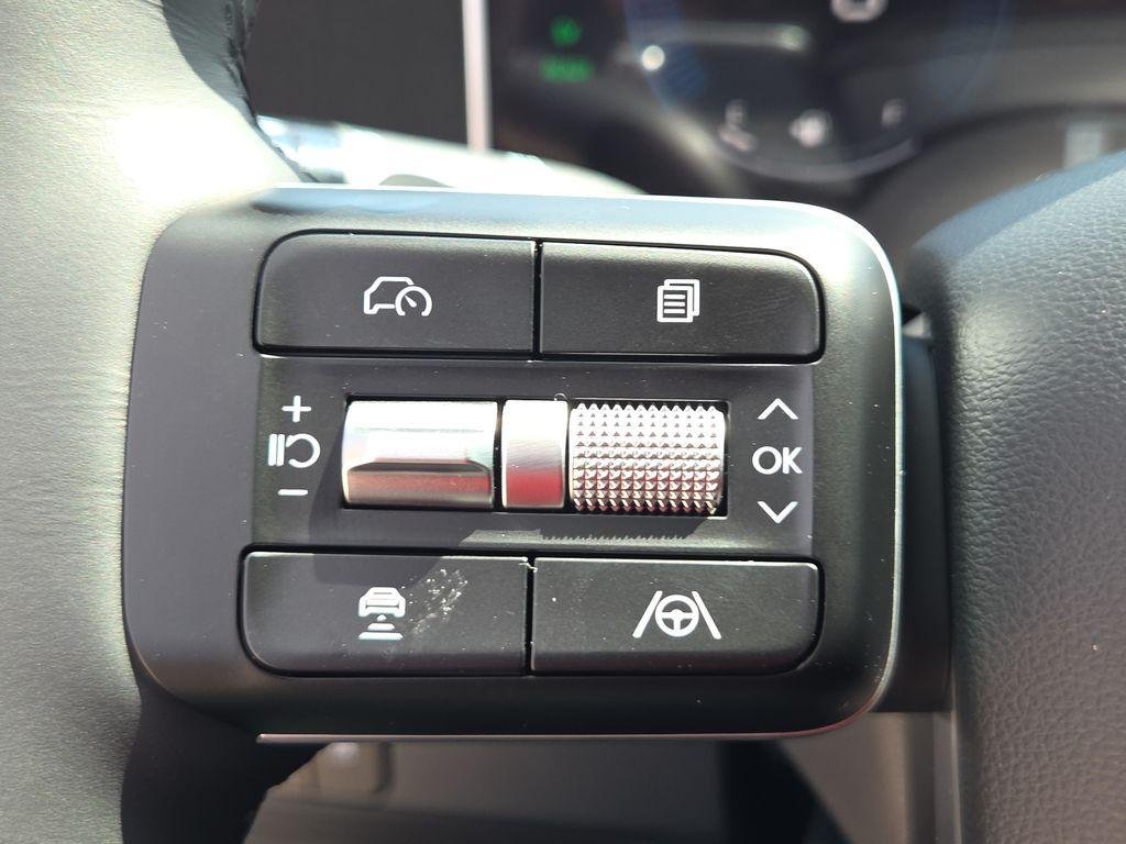 New 2026 White Hyundai SE image 24