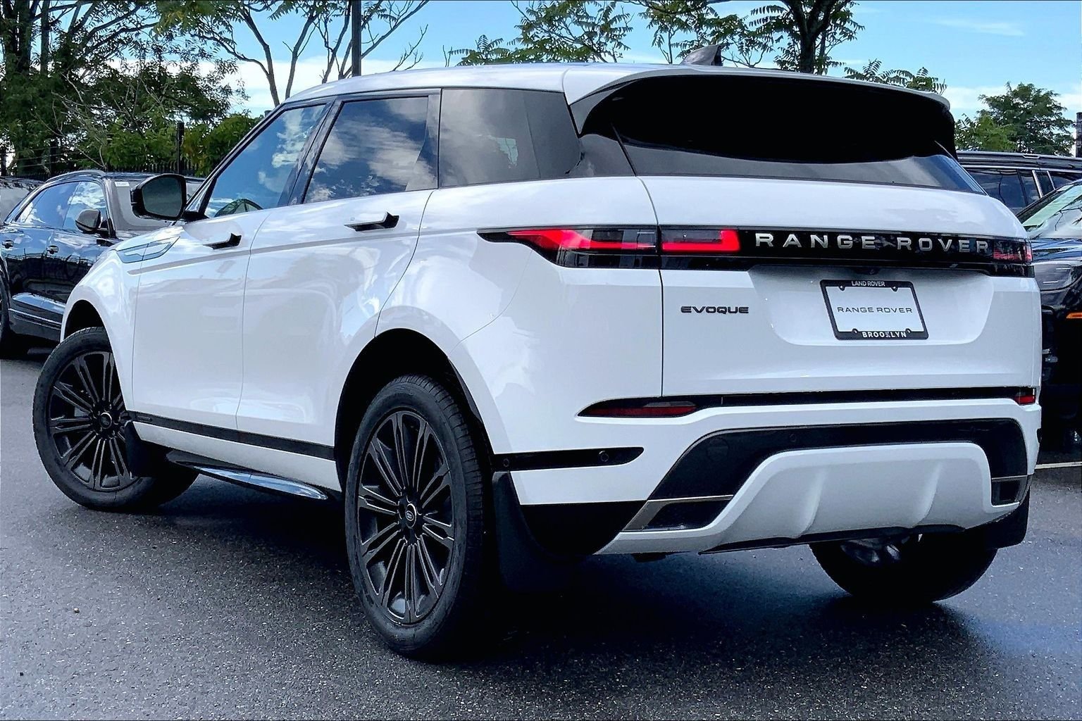 New 2026 Fuji White Land Rover Hoxton Edition image 12