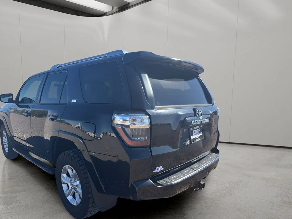 Used 2016 Midnight Black Metallic Toyota SR5 image 3